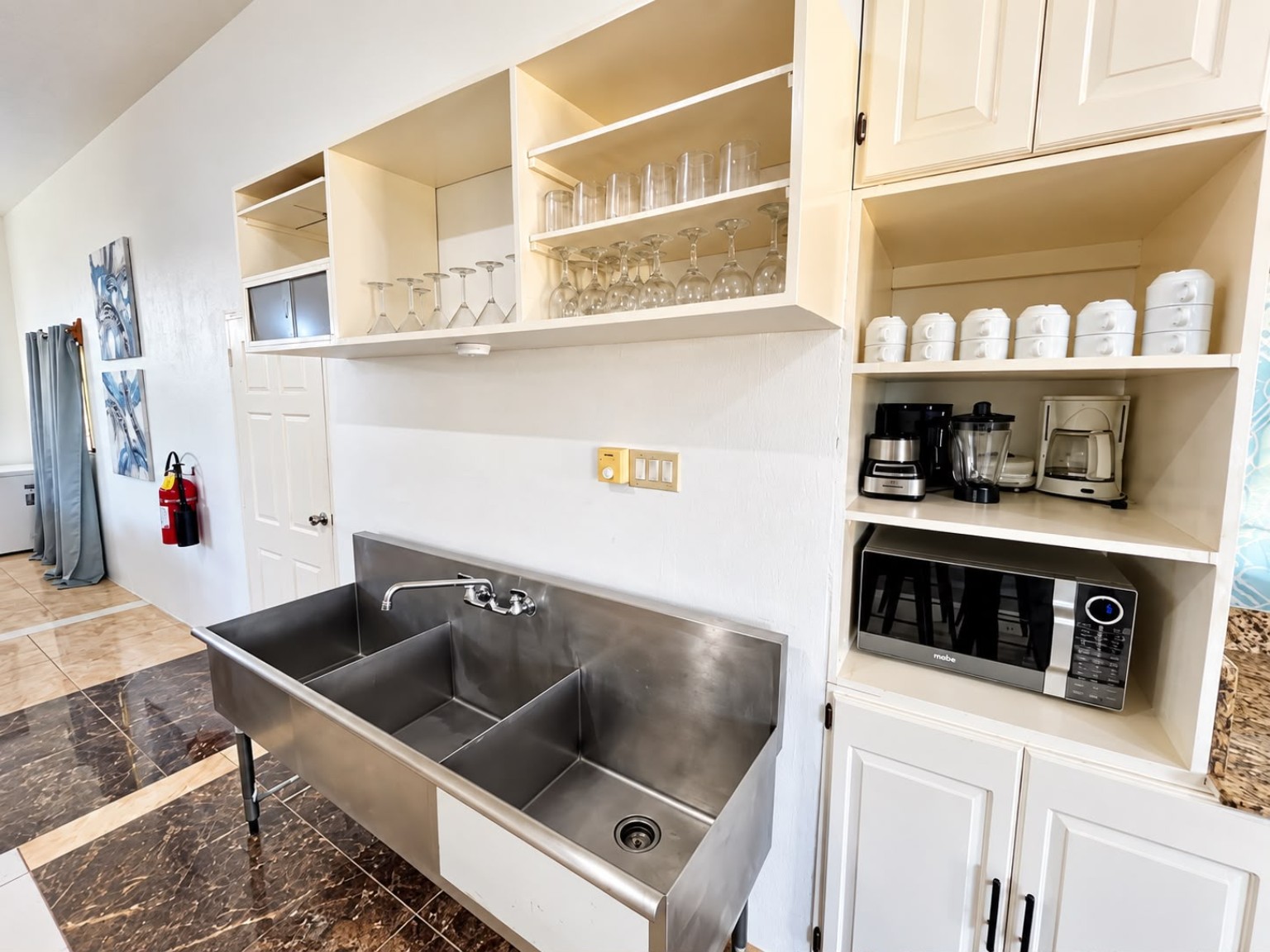 Grand Pavilion kitchen appliances and service sink at Da Villa Juanita